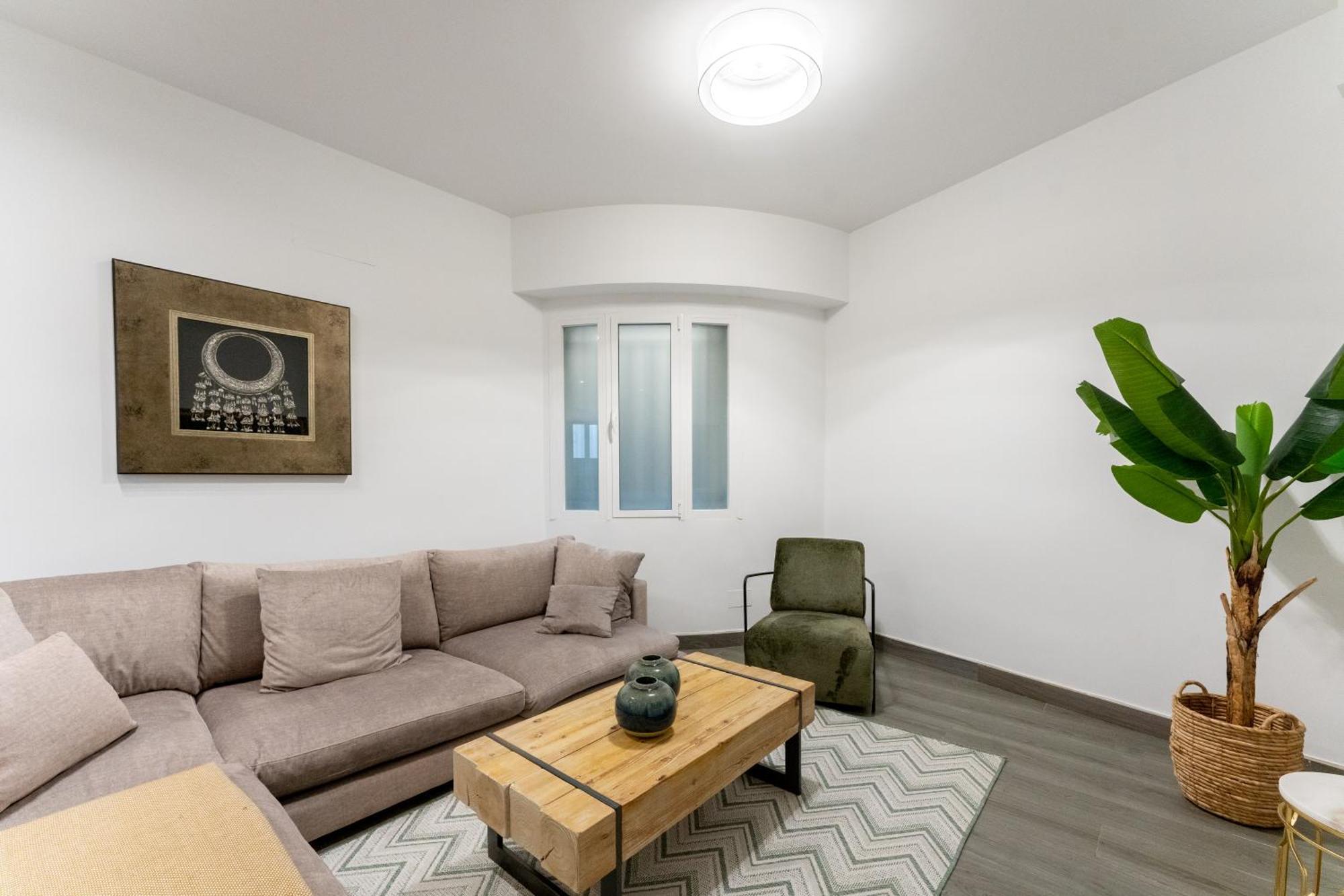 Luxe In Plaza De Espana Apartment Madrid
