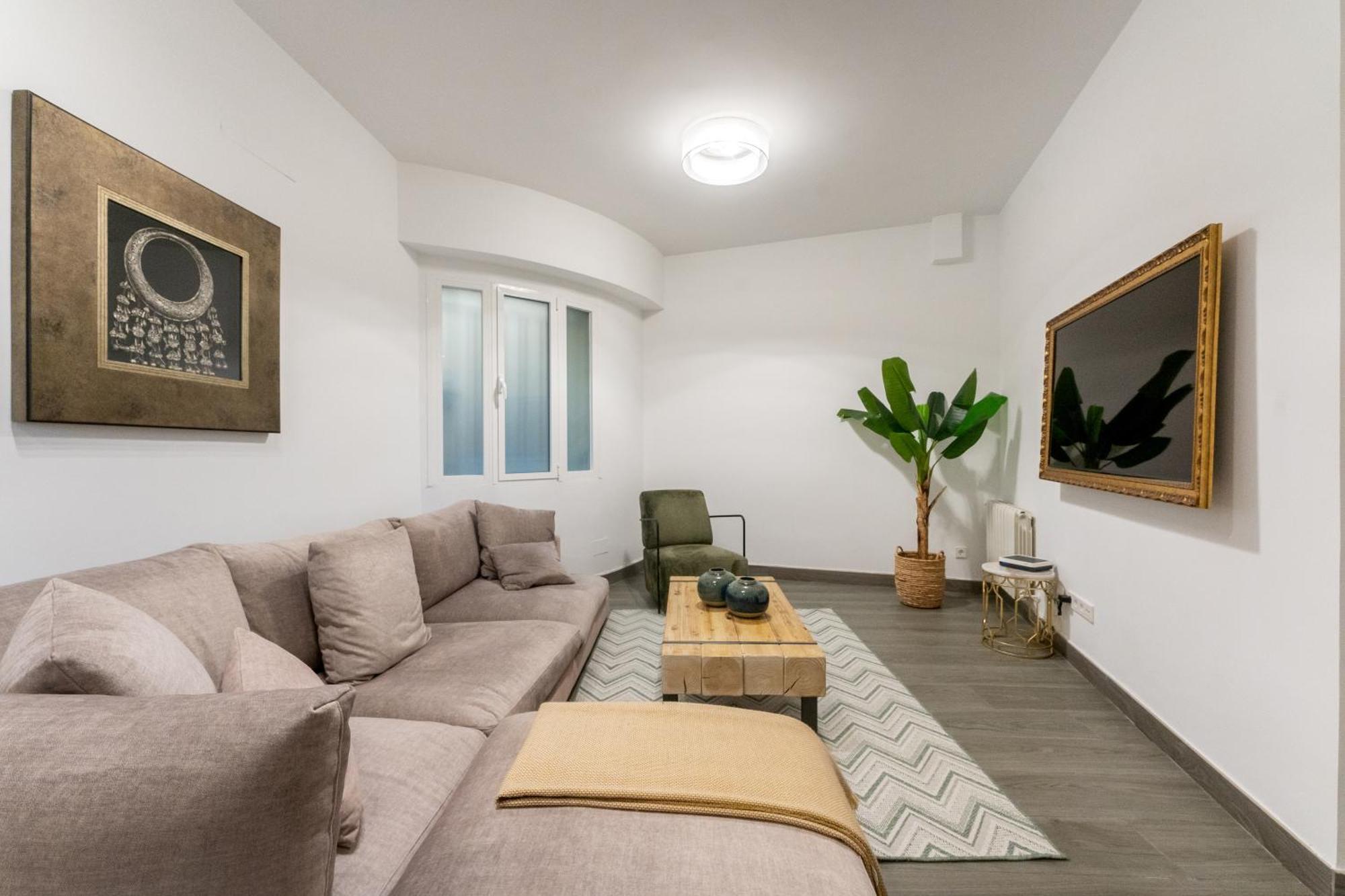 Luxe In Plaza De Espana Apartment Madrid